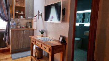 Family Room | Desk, laptop workspace, iron/ironing board, free WiFi