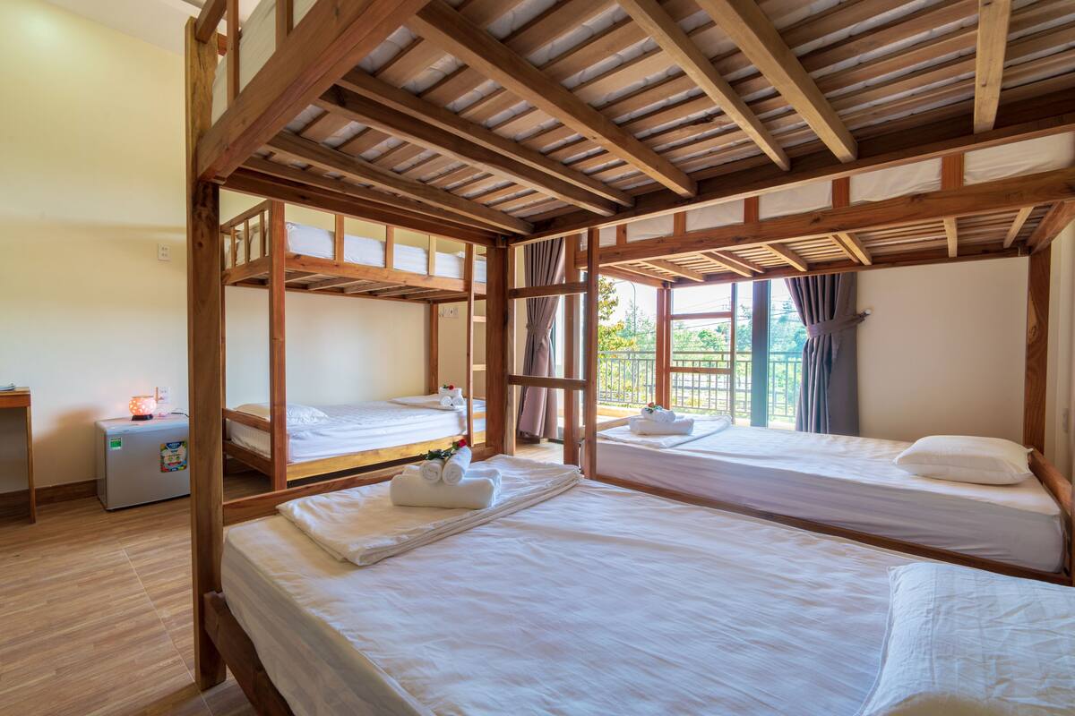 Phòng tập thể | Bàn, giường gấp/giường phụ (phụ phí) 