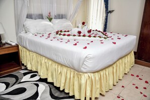 Sengetøy av topp kvalitet, dundyner, memory foam-senger og minibar