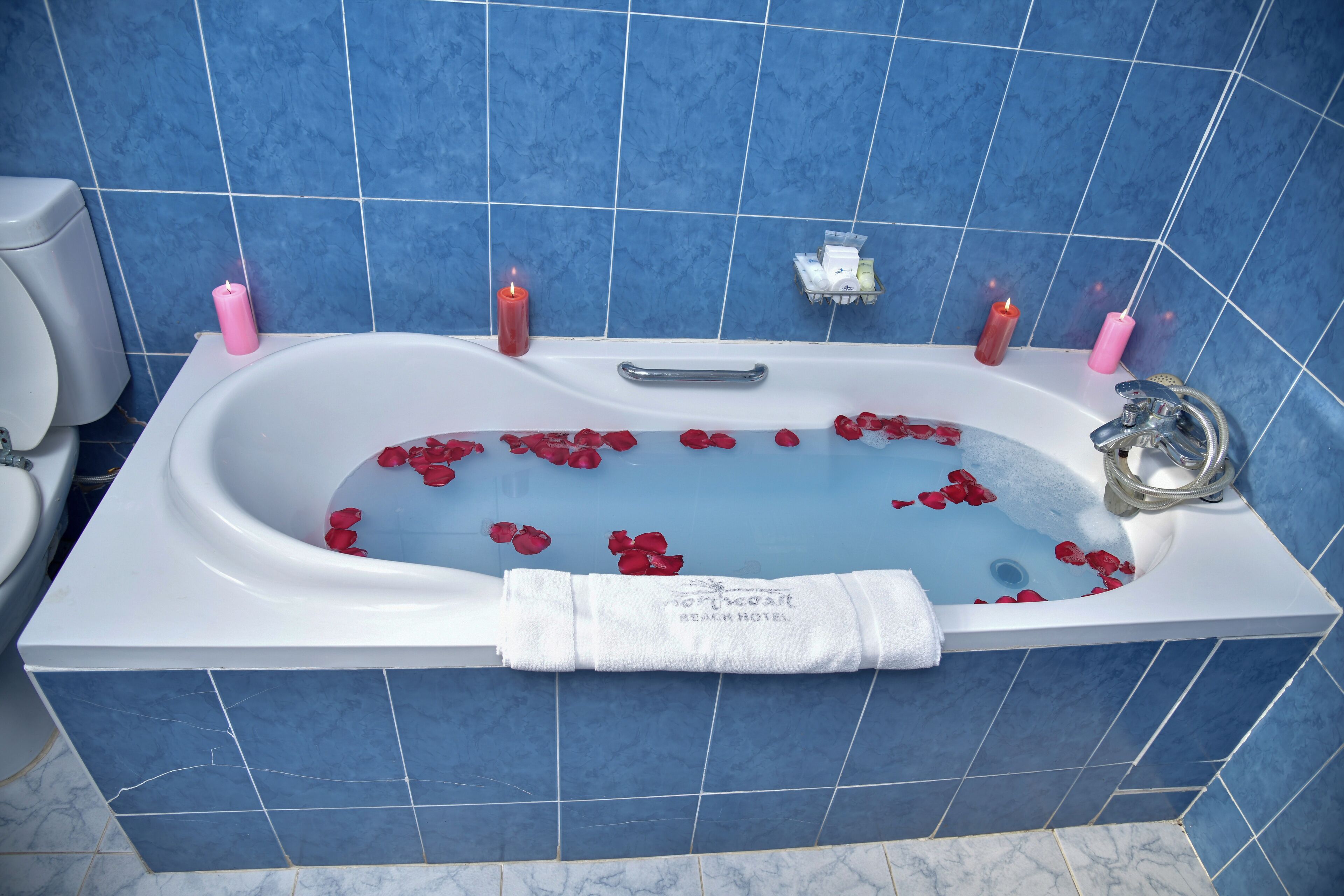 Separate tub and shower, deep soaking tub, rainfall showerhead