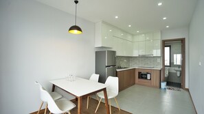 Appartement Deluxe, 2 chambres | Restauration dans la chambre