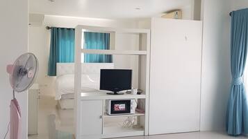 Deluxe Apartment | Living room | Flat-screen TV