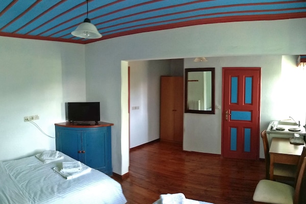 Classic Tek Büyük veya İki Ayrı Yataklı Oda, 2 Çift Kişilik Yatak | Kuştüyü yorgan, ücretsiz kablosuz İnternet, çarşaf takımı