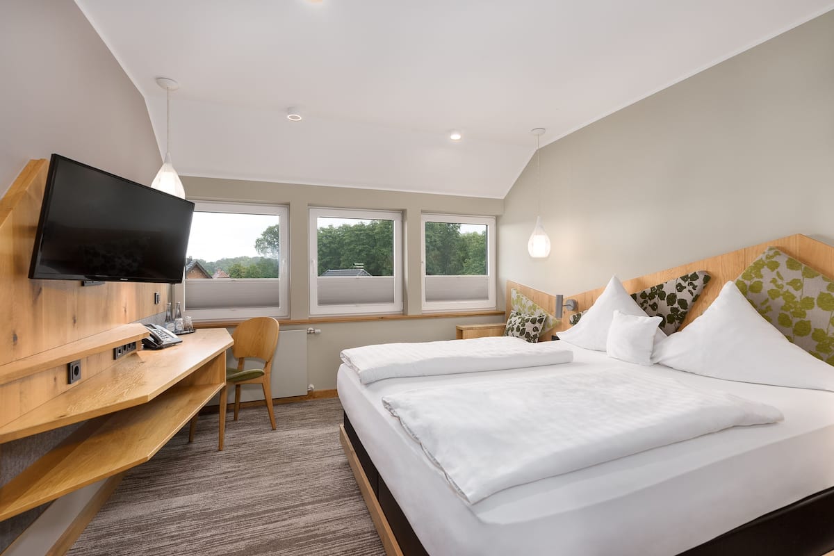 blackout curtains, free wifi