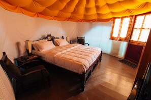 In-room safe, rollaway beds, free WiFi