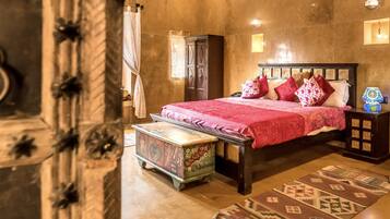 Suite | Soundproofing, free WiFi, bed sheets