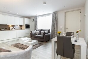 Business Apartment, 1 King Bed, Non Smoking | Living area | Flat-screen TV - Citystay Living - Midsummer Mews (Cambridge)