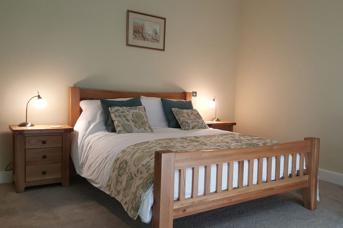 Luxury Double Room, 1 King Bed with Sofa bed, Ensuite, Garden View | Desk, blackout drapes, soundproofing, iron/ironing board
