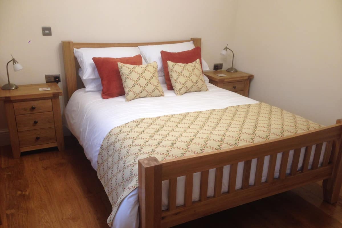 Luxury Double Room, 1 King Bed, Ensuite | Desk, blackout drapes, soundproofing, iron/ironing board