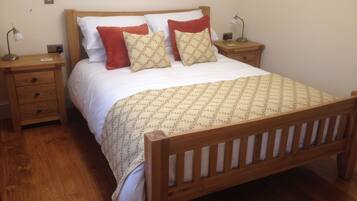 Luxury Double Room, 1 King Bed, Ensuite | Desk, blackout curtains, soundproofing, iron/ironing board