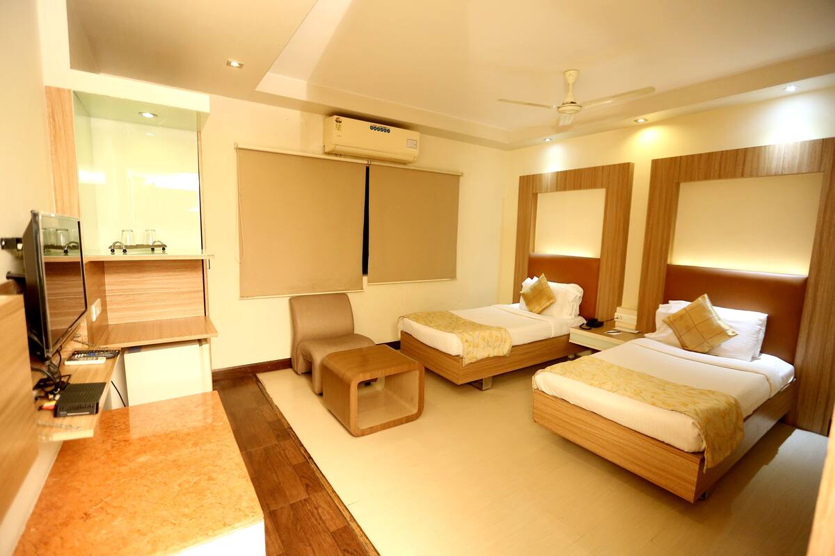 Club Double or Twin Room, 1 Double Bed, Non Smoking | Rollaway beds, free WiFi, bed sheets