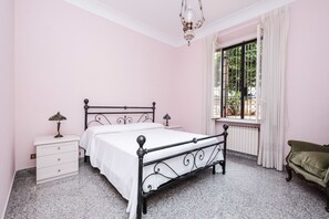 Apartment, 1 Bedroom | 1 bedroom, individually decorated, individually furnished, desk - Lush Garden Steps Away from Great Park (Rome)