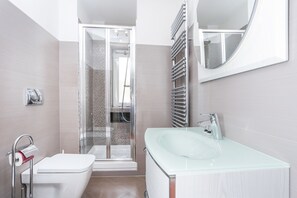 Apartment, 2 Bedrooms | Bathroom | Separate bathtub and shower, deep-soaking bathtub, rainfall showerhead