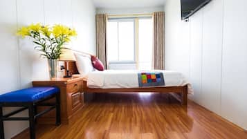 Habitación Deluxe | Decoración personalizada, cortinas blackout y insonorización