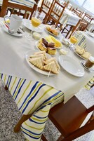 Se ofrece un desayuno continental (5 EUR por persona)