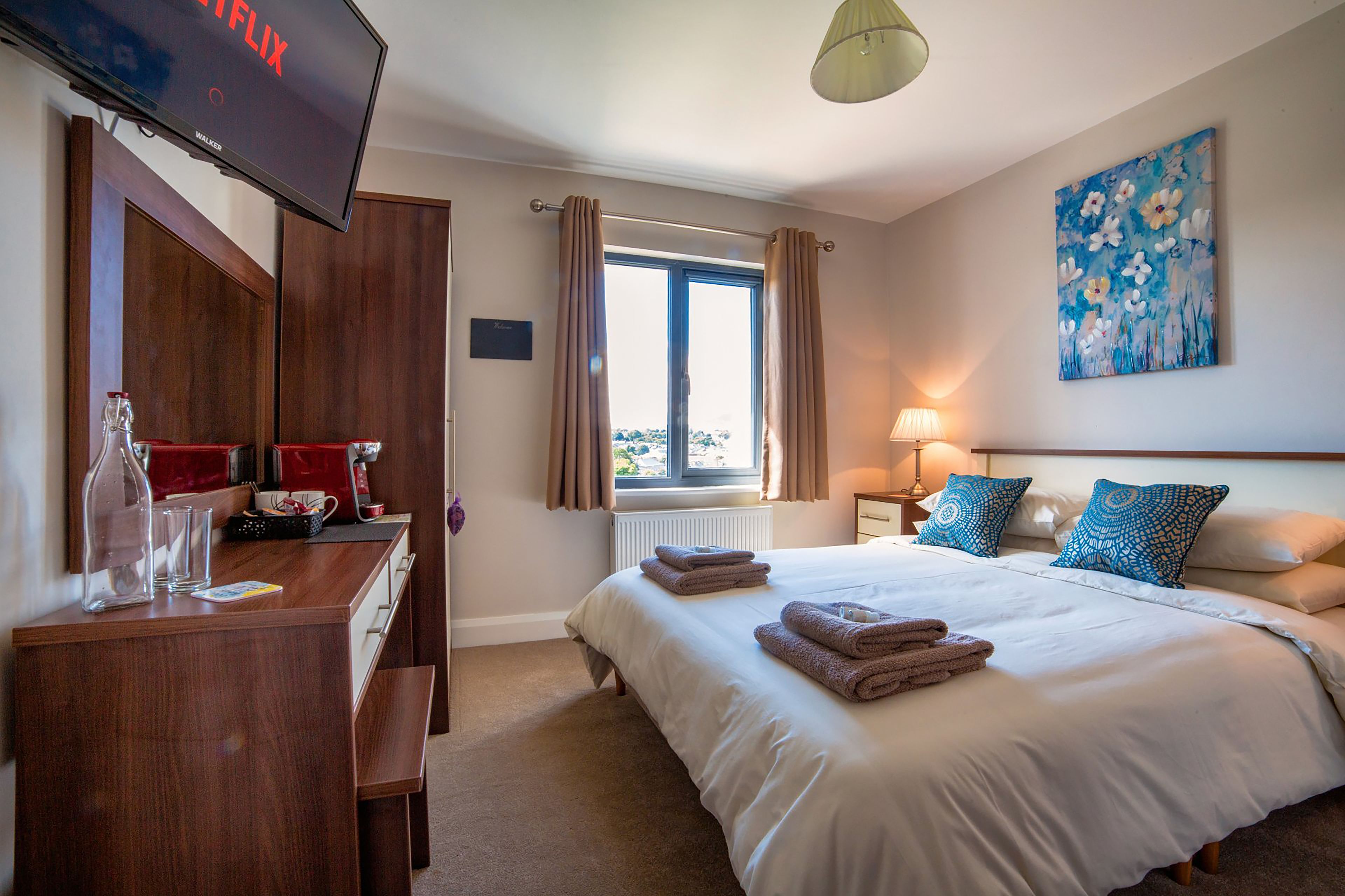 BEDROOM 2 - DOUBLE | Blackout curtains, soundproofing, iron/ironing board, free WiFi