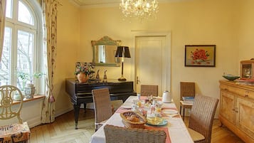 Tägliches kontinentales Frühstück (10.00 EUR pro Person)