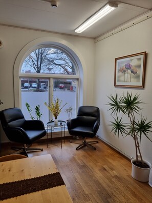 تلفزيون بشاشة مسطحة