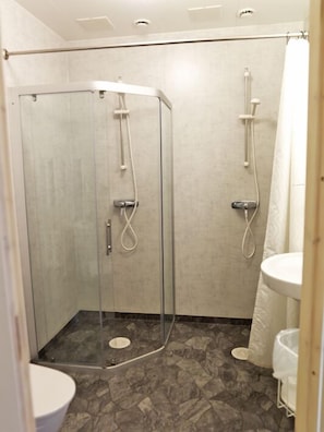 Shared bathroom - Torget Vandrarhem - Hostel (Kavlinge)
