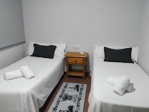 Quarto duplo | Wi-Fi de cortesia, roupa de cama