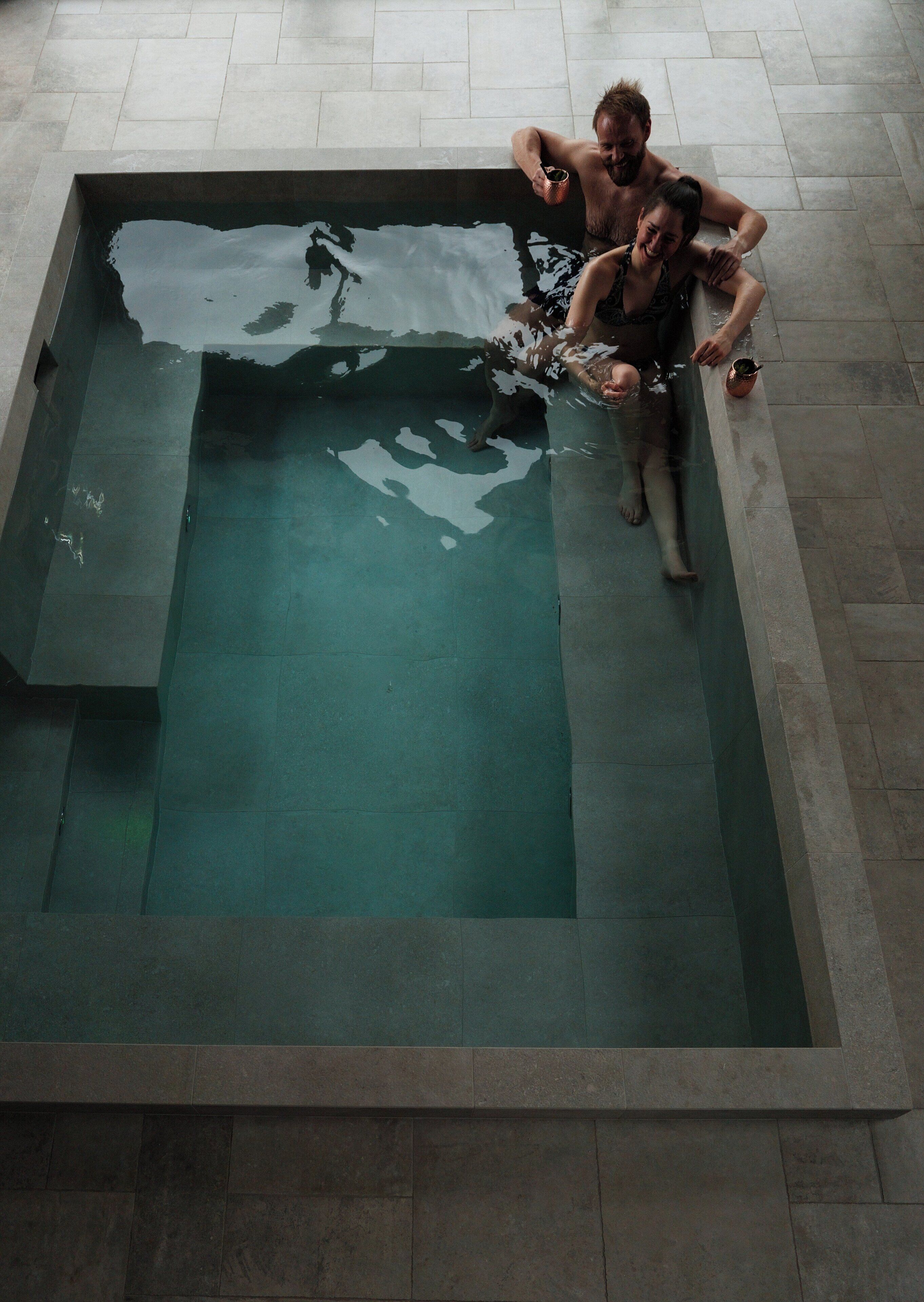 Indoor spa tub