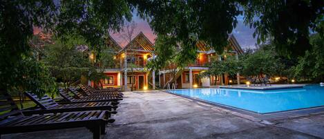 Kolam renang terbuka