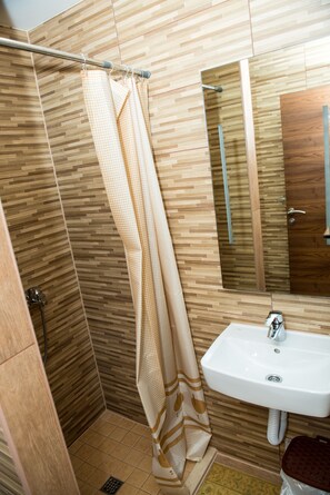 Twin Room | Bathroom - Motel Orhideja (Donji Vakuf)
