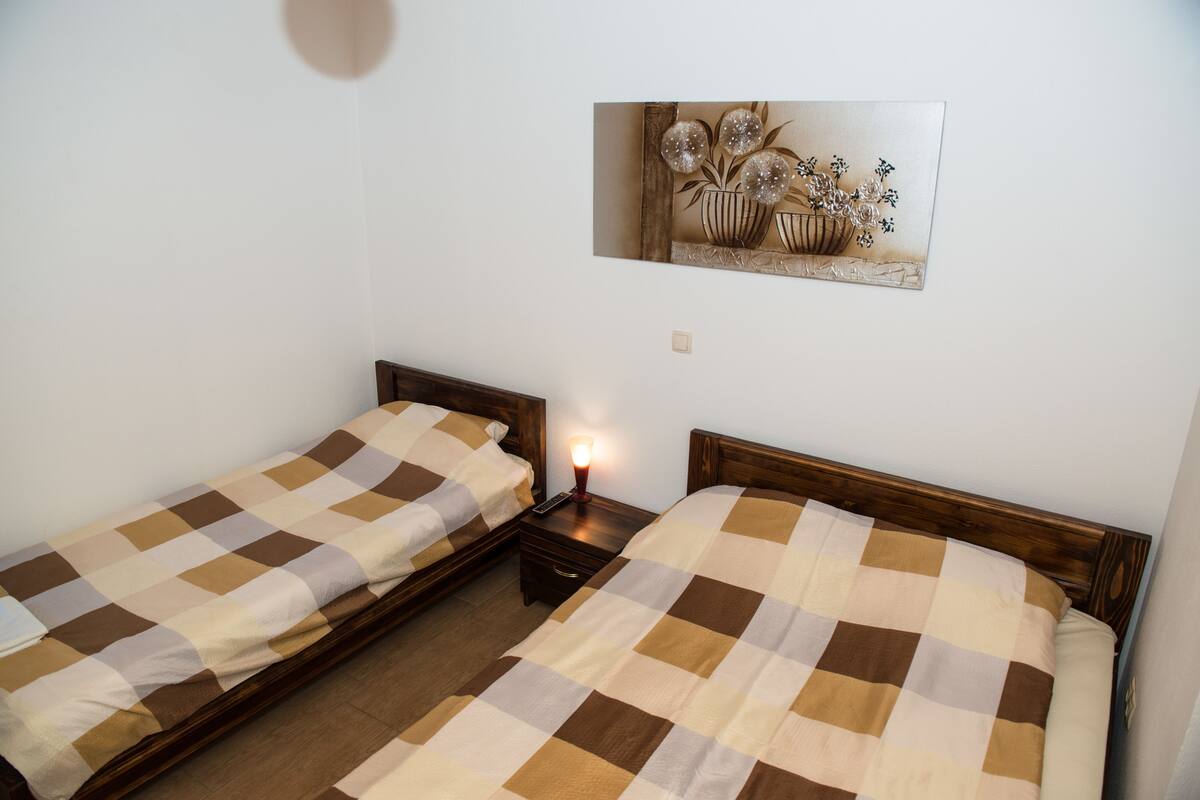 Double Room | In-room safe, iron/ironing board, free cribs/infant beds, free WiFi