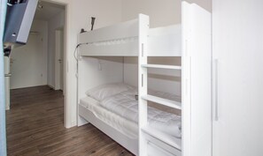 3 bedrooms, hypo-allergenic bedding, blackout drapes, soundproofing