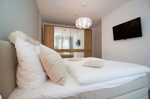 Apartment (W25, incl. end cleaning fee €91) | 3 bedrooms, hypo-allergenic bedding, blackout drapes, soundproofing - Wohnen am Yachthafen W25 (Cuxhaven)