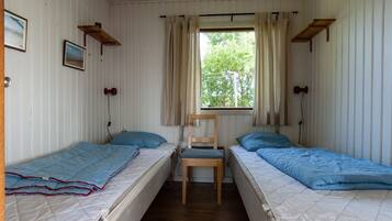 Cabin, Multiple Beds, Non Smoking | 3 bedrooms, free WiFi