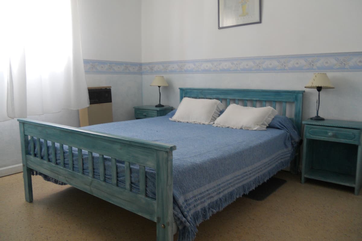 In-room safe, free WiFi, bed sheets