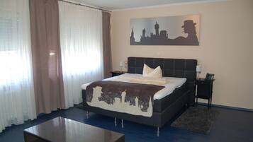 Basic Double Room | In-room safe, individually decorated, individually furnished, desk