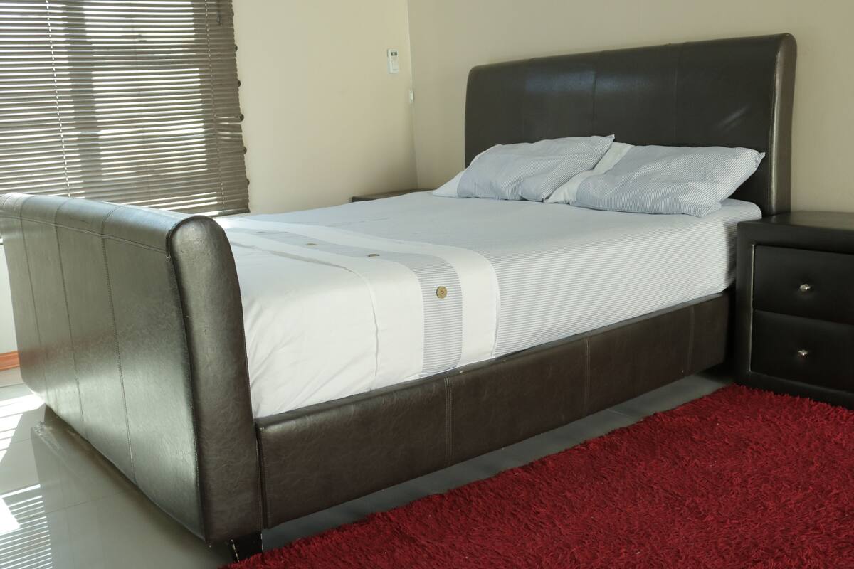 Comfort Double Room, 1 Queen Bed, Non Smoking | Select Comfort beds, in-room safe, individually decorated
