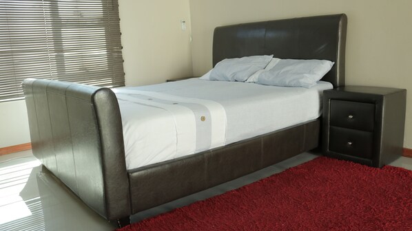 Comfort Double Room, 1 Queen Bed, Non Smoking | Select Comfort beds, in-room safe, individually decorated - Tap's Home Away from Home (Gaborone)