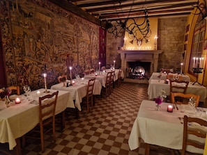 Lunch and dinner served, French cuisine - Hotel De L'Abbaye (Longpont)