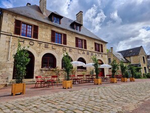 Front of property - Hotel De L'Abbaye (Longpont)