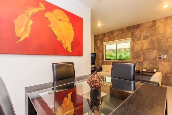 Apartment, 2 Bedrooms | In-room dining