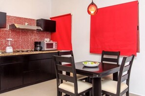 Apartment, 2 Bedrooms | In-room dining