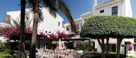 Tempat makan outdoor