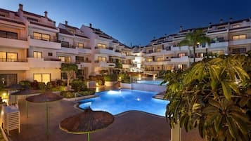 Indoor pool, outdoor pool