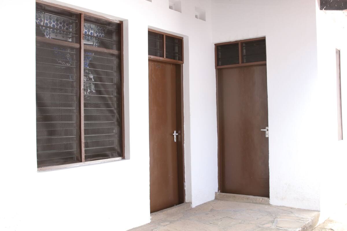 Caja de seguridad en la habitación, wifi gratis y ropa de cama