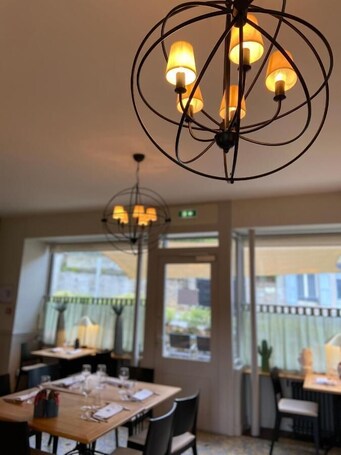 Lunch and dinner served, local and international cuisine