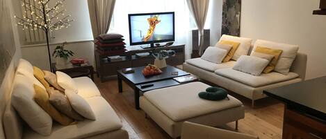 Executive Apartment, 2 Bedrooms | Dihias secara berasingan, dilengkapkan perabot secara berasingan