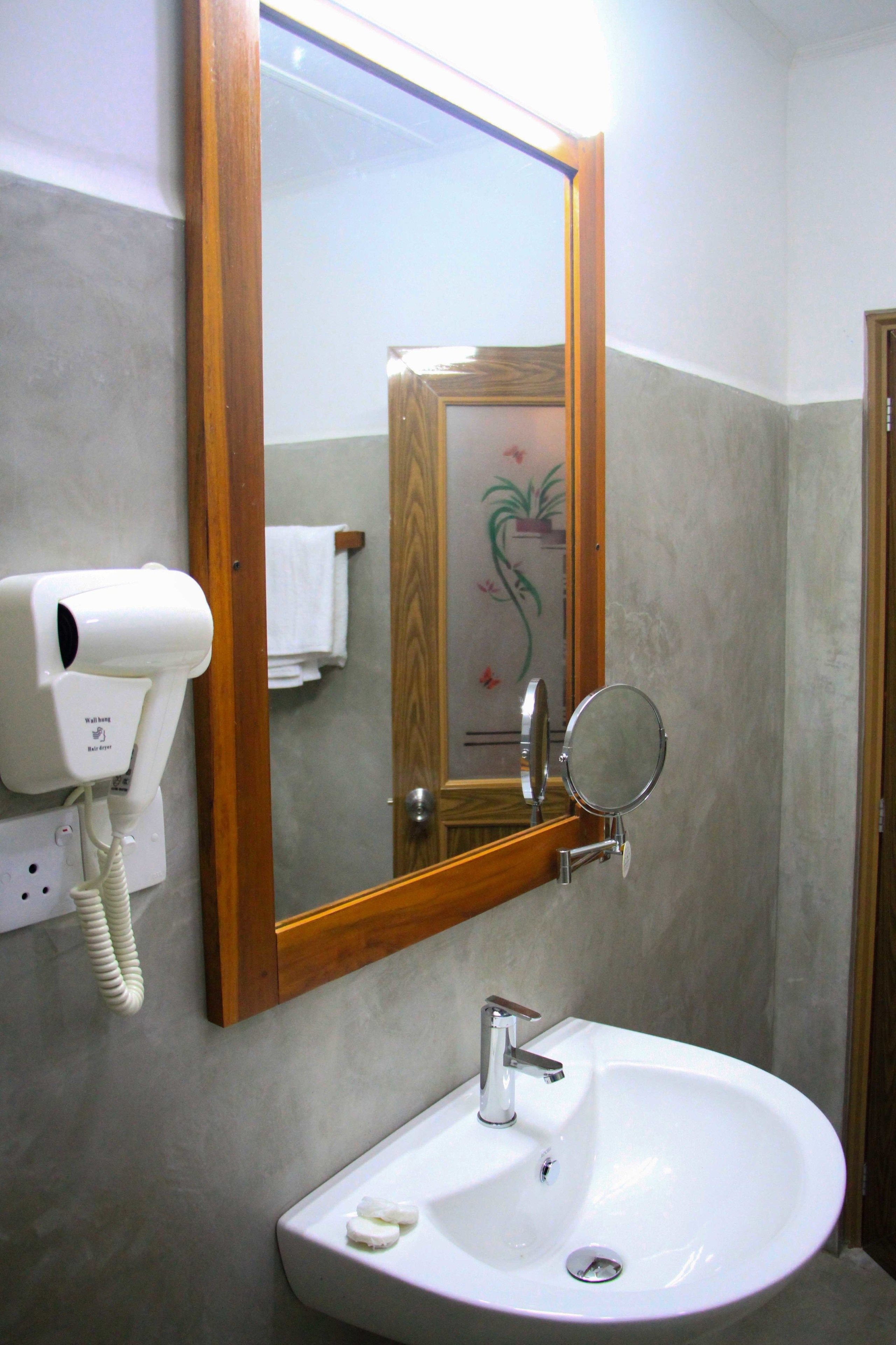 deluxe triple room | bathroom | shower, free toiletries, hair dryer, slippers