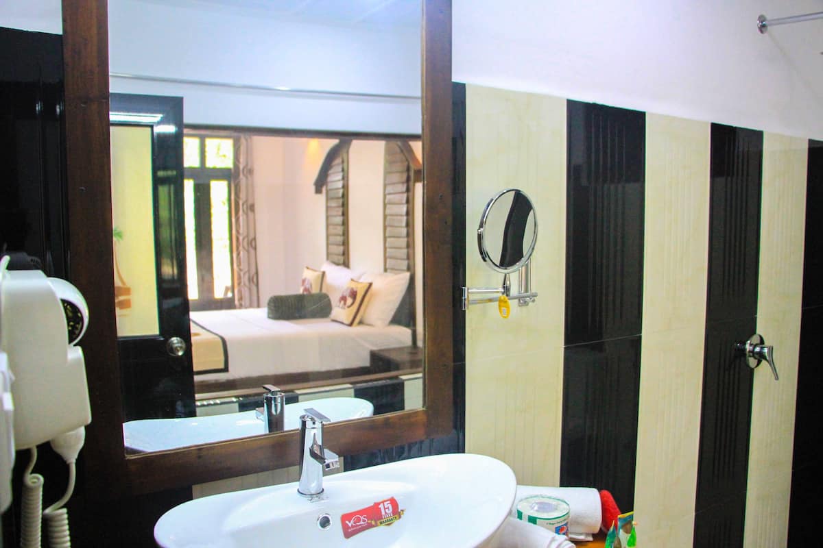 deluxe villa | bathroom sink