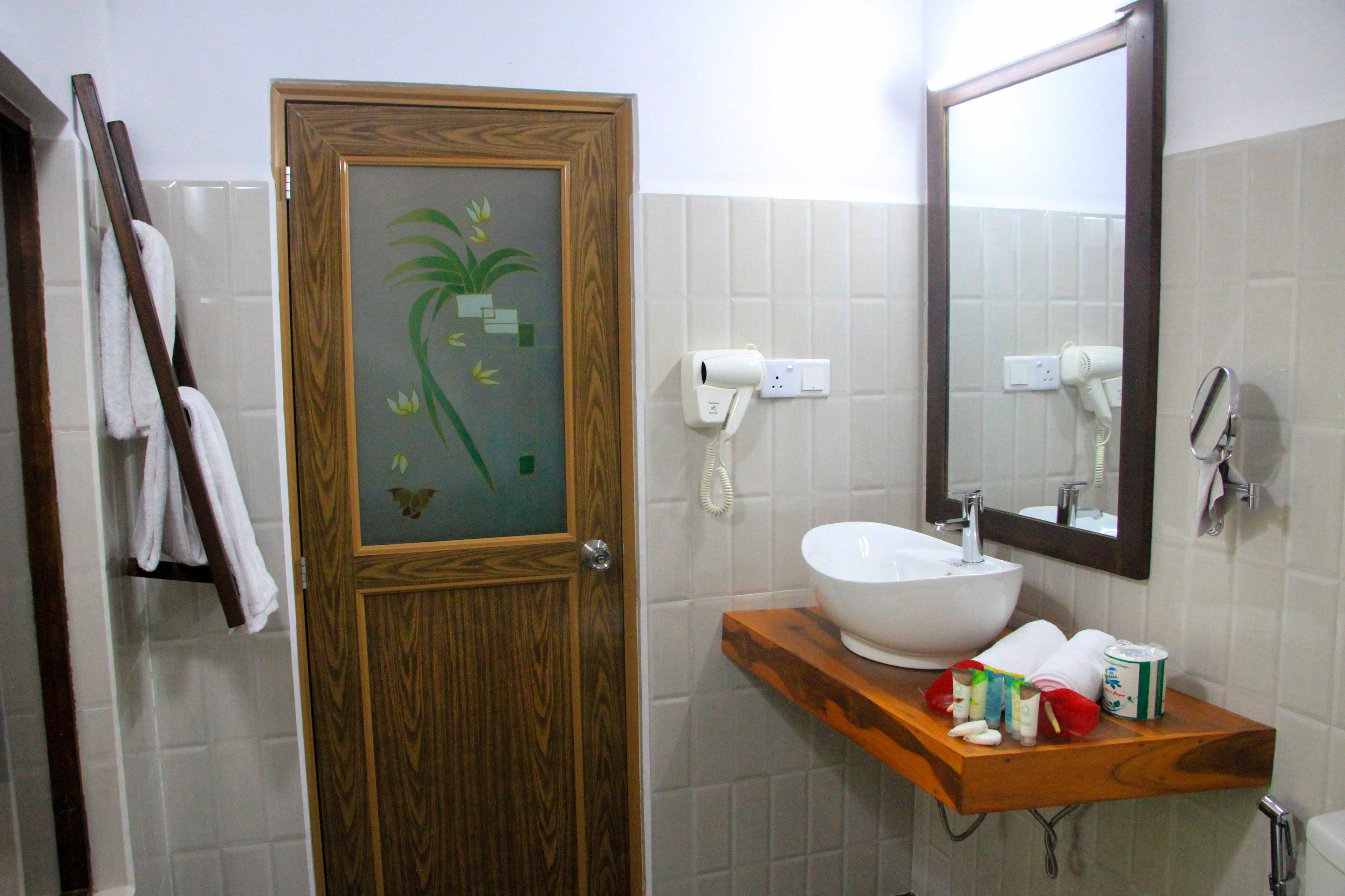 shower, free toiletries, hair dryer, slippers