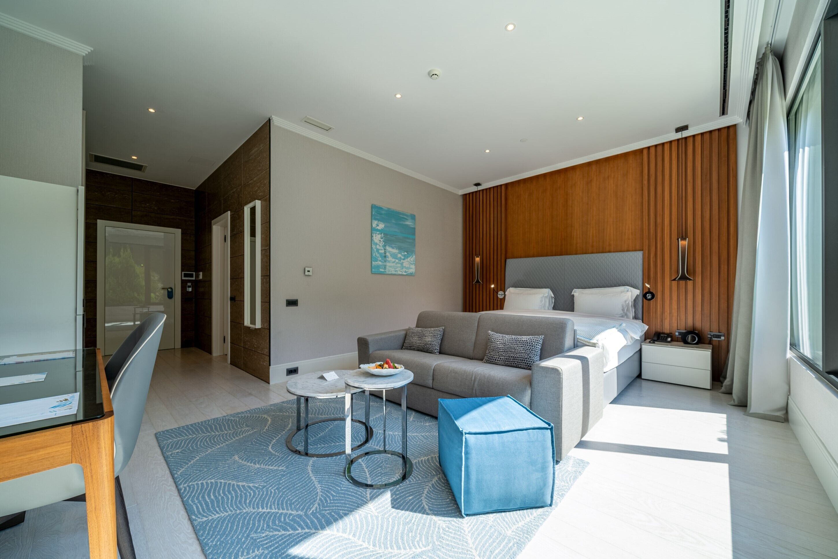 premium bedding, pillow-top beds, minibar, in-room safe