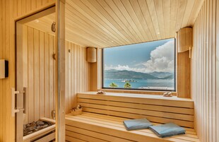 Shower, free toiletries, hair dryer, bathrobes