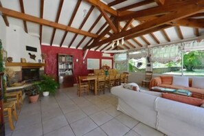 Executive lounge - La Grange de Georges (Lay-Lamidou)